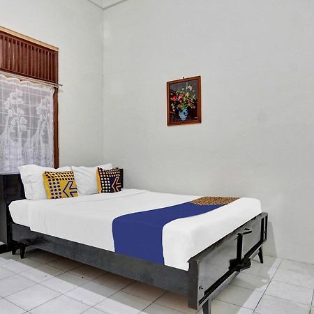 Oyo Life 90539 Taman Borobudur Guest House Syariah Blimbing  Esterno foto