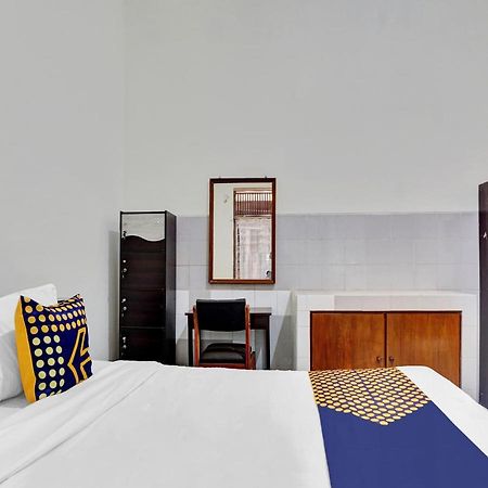 Oyo Life 90539 Taman Borobudur Guest House Syariah Blimbing  Esterno foto