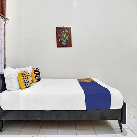 Oyo Life 90539 Taman Borobudur Guest House Syariah Blimbing  Esterno foto
