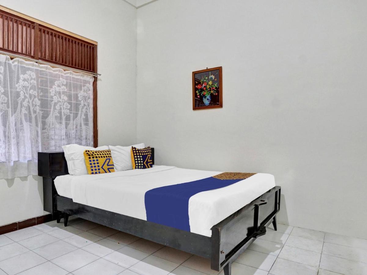 Oyo Life 90539 Taman Borobudur Guest House Syariah Blimbing  Esterno foto