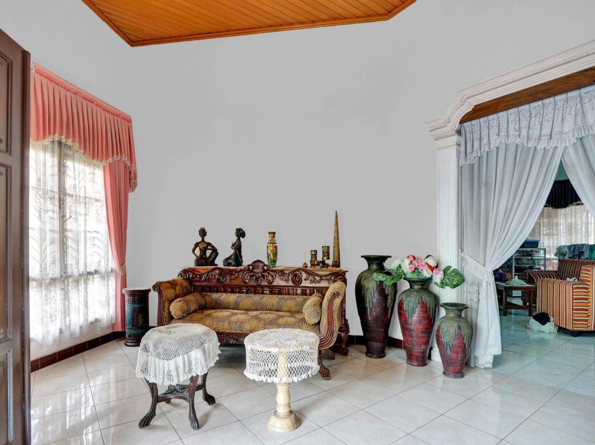 Oyo Life 90539 Taman Borobudur Guest House Syariah Blimbing  Esterno foto