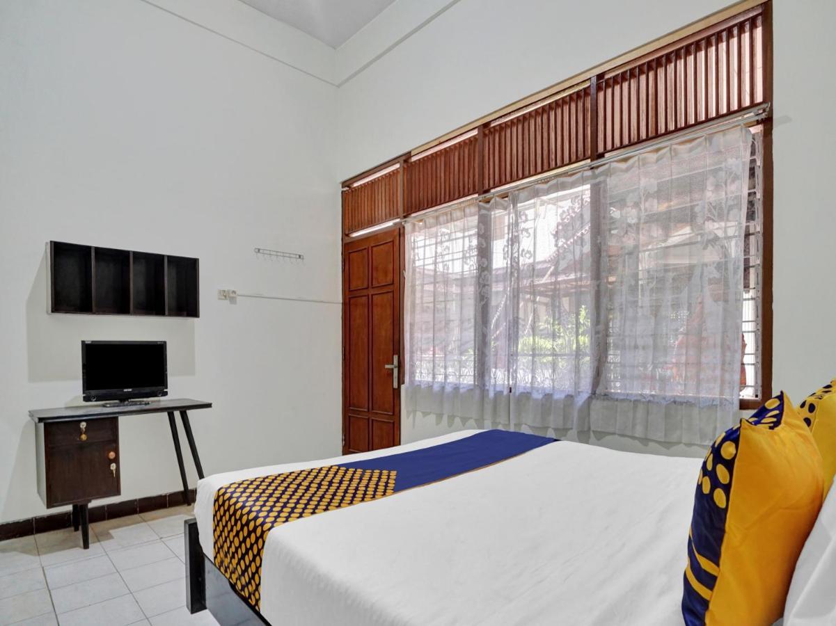 Oyo Life 90539 Taman Borobudur Guest House Syariah Blimbing  Esterno foto
