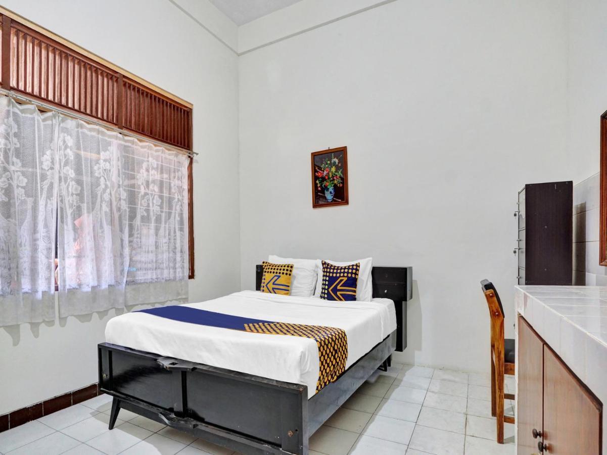 Oyo Life 90539 Taman Borobudur Guest House Syariah Blimbing  Esterno foto