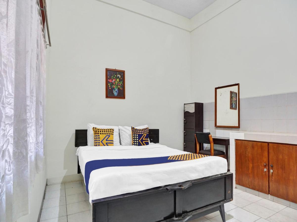 Oyo Life 90539 Taman Borobudur Guest House Syariah Blimbing  Esterno foto