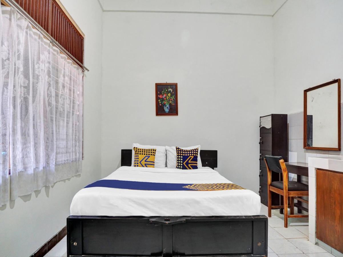Oyo Life 90539 Taman Borobudur Guest House Syariah Blimbing  Esterno foto