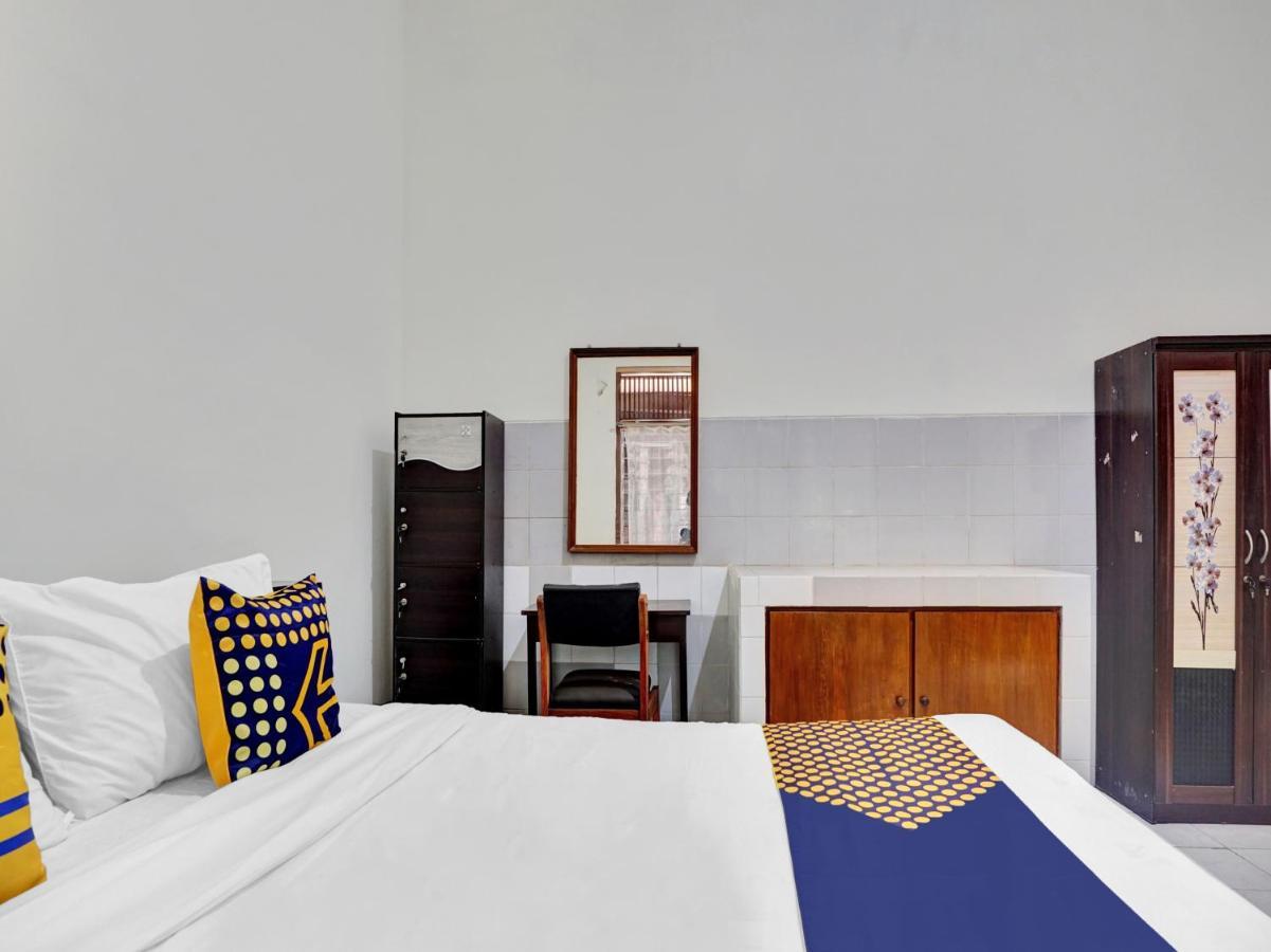 Oyo Life 90539 Taman Borobudur Guest House Syariah Blimbing  Esterno foto