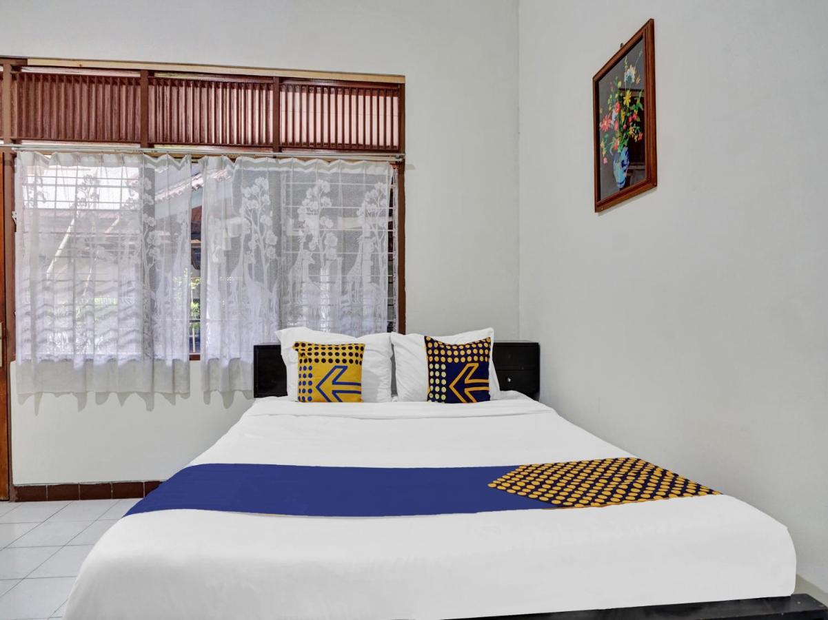 Oyo Life 90539 Taman Borobudur Guest House Syariah Blimbing  Esterno foto