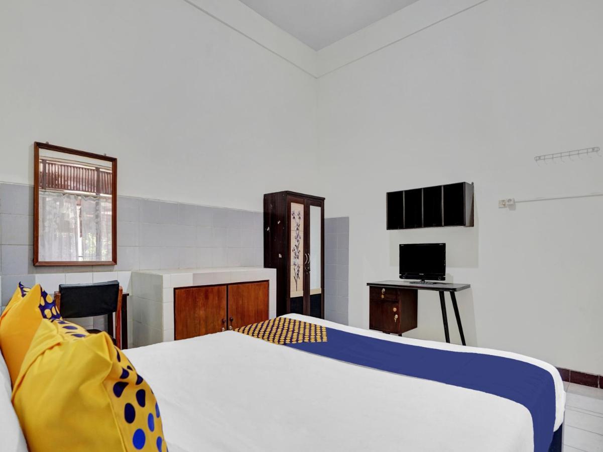 Oyo Life 90539 Taman Borobudur Guest House Syariah Blimbing  Esterno foto