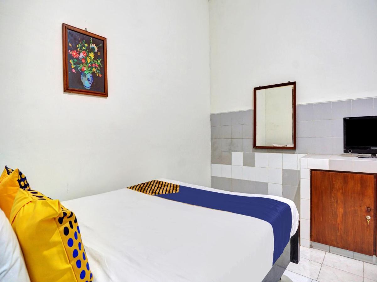 Oyo Life 90539 Taman Borobudur Guest House Syariah Blimbing  Esterno foto